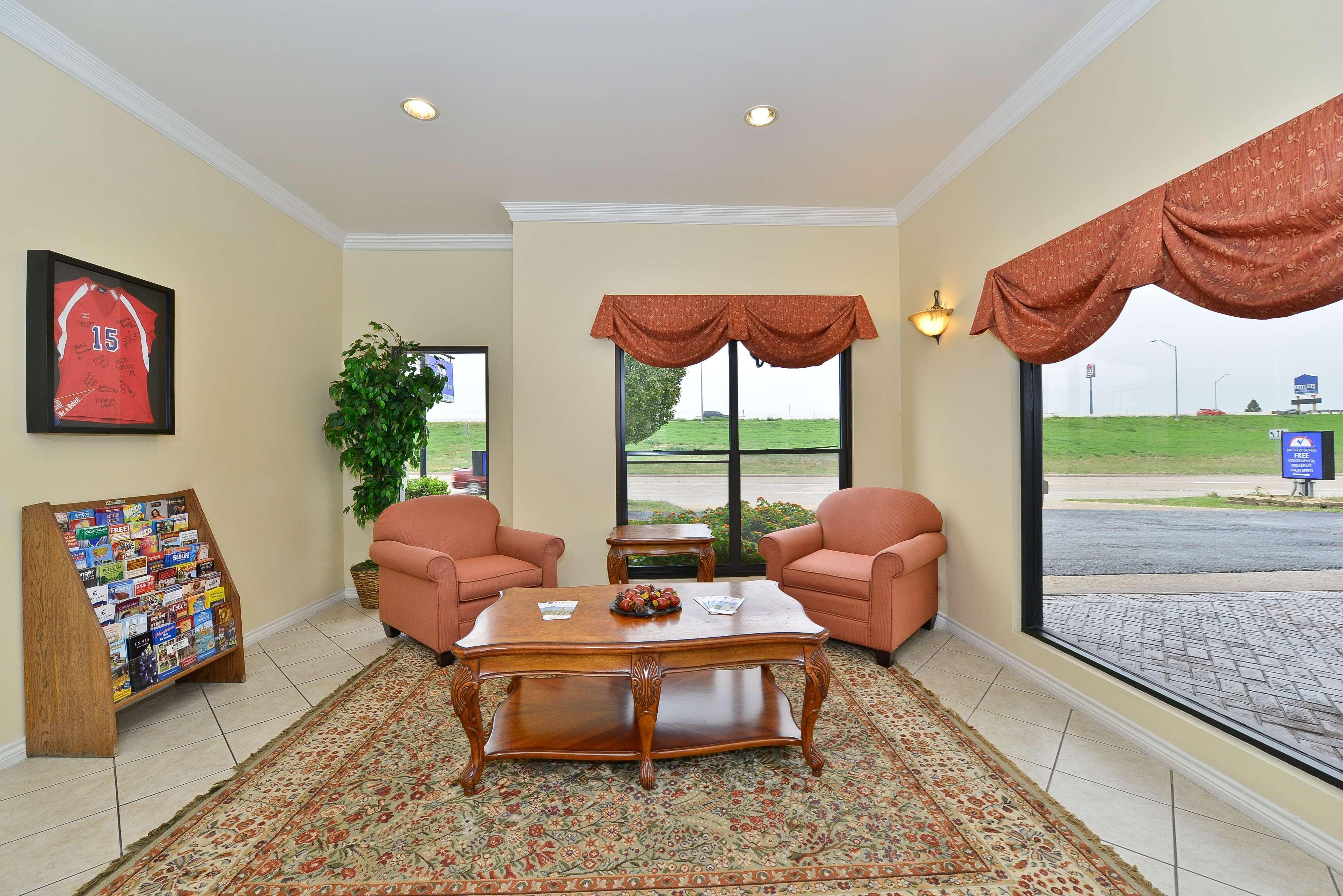 Americas Best Value Inn Hillsboro Interior photo