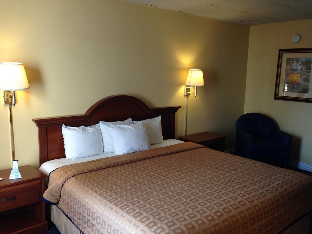 Americas Best Value Inn Hillsboro Exterior photo
